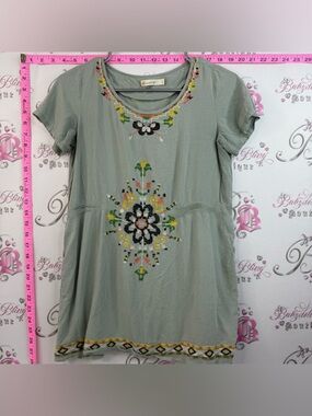 Comme toi T-shirt Embroidered Sage Green Short Sleeve Tee with Floral Motif